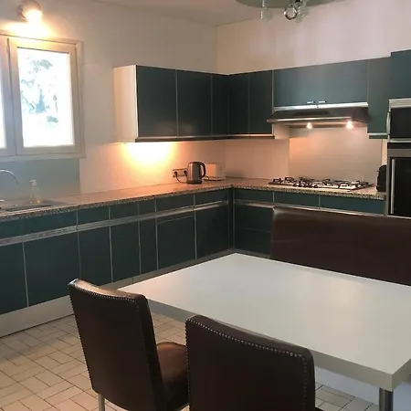 220m2 15p Avec Sauna, Hyper Center Luchon Διαμέρισμα